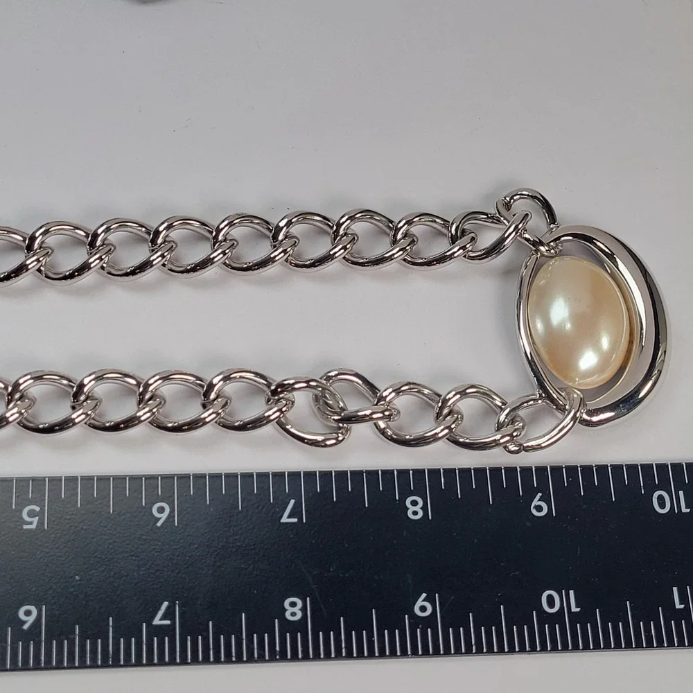 Vintage Monet Silver Tone Chunky Curb Chain Necklace‎ Oval Faux Pearl Statement